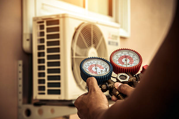 Professional Hvac technician working in Norvell, MI